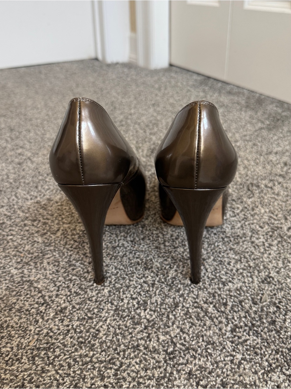 Brian Atwood Patent Leather Platform Pumps Taupe Brown High Heel Sz 8 Made Italy - Picture 3 of 9